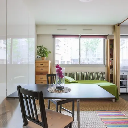 Studio Buttes Chaumont باريس